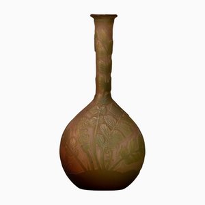 Jugendstil Glas Vase aus Mehrschichtigem Glas mit Gemüsedekoration
