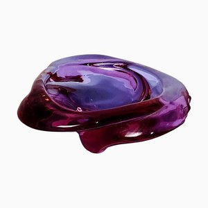 Italienischer Mid-Century Aschenbecher aus violettem Glas mit unregelmässiger Form, 1970er