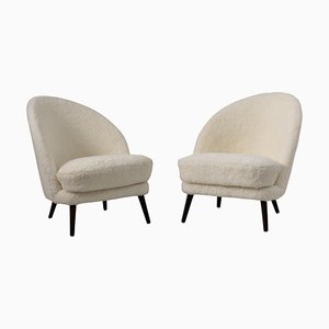 Scandinavian Mid-Century Modern White Sheepskin Lounge Chairs by Arne Norell, Set of 2