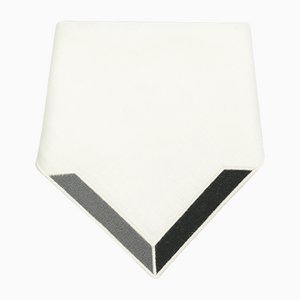 TRIANGU Black/Grey Embroidered Linen Napkin from Los Encajeros