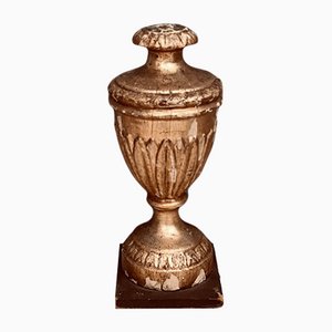 Italienische handgeschnitzte vergoldete Urne oder Flambeau mit Akanthusblatt Dekoration