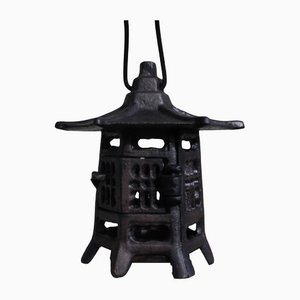 Antike schwarze japanische Laterne aus Gusseisen