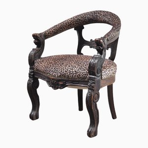 Sillas estilo renacentista antiguas de roble tallado con tapicería con estampado de leopardo, siglo XIX. Juego de 2