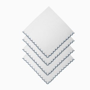 Servilleta BILBAO de lino bordado en blanco y azul marino de Los Encajeros