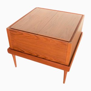 Dänischer Mid-Century Beistelltisch aus Teak, 1950er