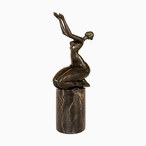 Figura francesa Art Déco de bronce
