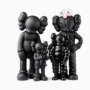 Kaws, Familienfiguren, Schwarze Version, 2021, Bemaltes Guss-Vinyl