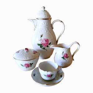Servicio de café con rosas rosadas de porcelana Meissen y decoraciones en relieve con 11 tazas. Juego de 25