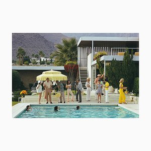 Slim Aarons, Hôte au Bord de la Piscine, 20ème Siècle, Photographie sur Papier