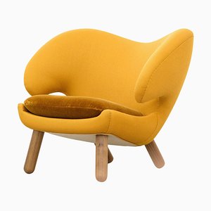 Gelber Pelican Stuhl aus Stoff und Holz von Finn Juhl