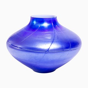 Opalisierende violette Glasvase im Stil von Loetz
