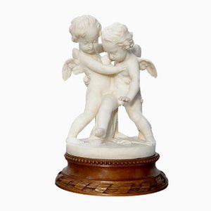 Escultura de alabastro de dos amantes peleando por un corazón, siglo XIX