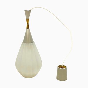 Lámpara francesa Mid-Century en forma de gota de vidrio opalino y latón de Rispal, años 50
