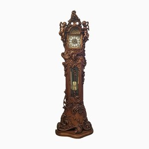 Reloj de columna estilo neorrenacentista con Putti tallado, Italia, década de 1900