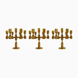 Candelabros de mesa escandinavos modernos de latón de Gusum, Sweden, años 70. Juego de 3