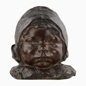 Busto de bronce de una niña