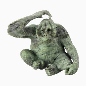 Miniatura di orangotango intagliato in pietra nello stile di Fabergé