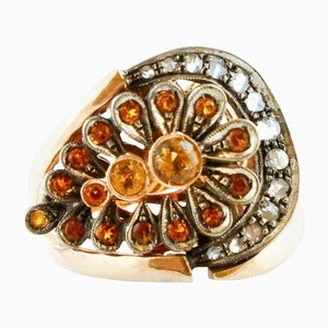 Modischer Ring aus Diamanten, Gelben Steinen, Roségold und Silber