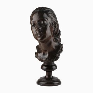 Busto de mujer de bronce