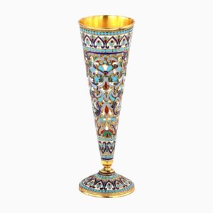 Copa de champán plateada con esmalte cloisonné de Vasily Agafonov.