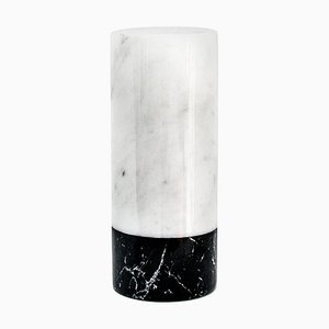 Zylindrische Vase aus weißem und schwarzem Marmor