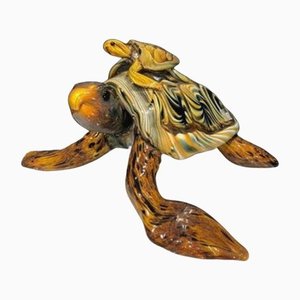 Escultura de tortuga marina con bebé
