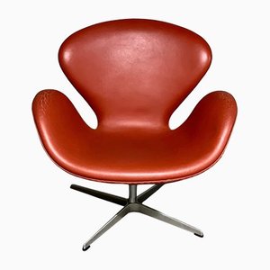 Roter 3320 Swan Chair aus Leder von Arne Jacobsen für Fritz Hansen, 1998