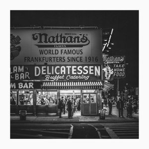 Morgan Silk, Nathan's, Coney Island, 2014, Fotografía en blanco y negro