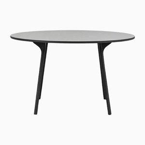 Mesa PH Circle, D1270mm, patas de madera de roble negro, plato y borde de chapa