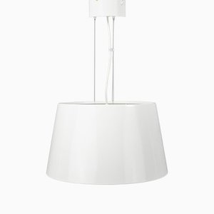 Lámpara pintada de blanco de IKEA