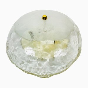 Extra große runde Mid-Century Eisglas Deckenlampe von JT Kalmar, 1960er