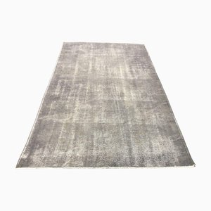 Grau gedämpfter Teppich