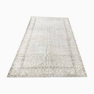 Antiker weißer Teppich
