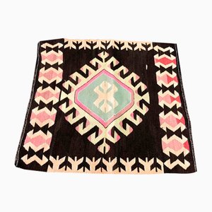 Kilim tribal étnico turco vintage pequeño en negro y rosa