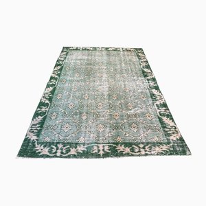 Traditioneller grüner Teppich