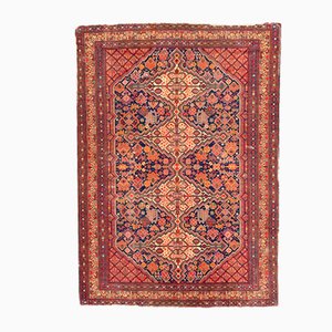 Antiker Französischer Geknüpfter Teppich im Shiraz Design