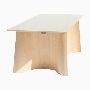 Mesa con caballete de chapa de Matias Moellenbach