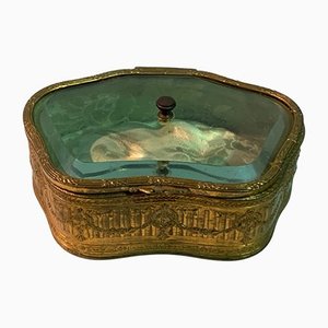 Caja de bronce dorado con tapa de vidrio