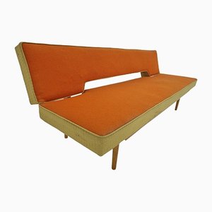 Mid-Century Sofa oder Tagesbett in Orange von Miroslav Navratil für Interier Praha, 1960er