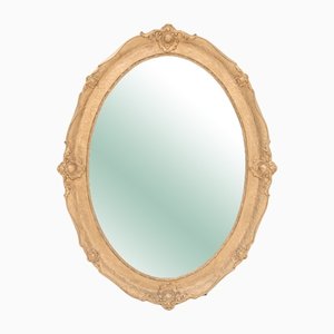 Espejo antiguo con marco dorado