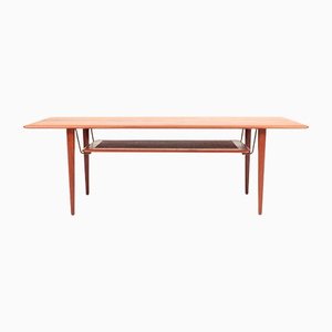 Mesa baja Mid-Century de teca maciza y caña de White & Mølgaard, Made in Denmark From France & Søn / France & Daverkosen