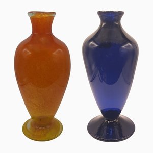 Jarrones vintage de vidrio artístico en naranja y azul. Juego de 2