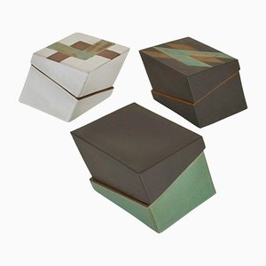 Cajas de cerámica de estudio en blanco, negro y verde salvia. Juego de 3