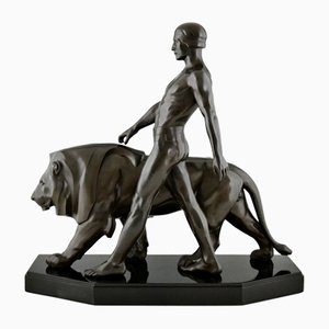 Sculpture Art Déco d'un Homme Nu Marchant avec un Lion par Max Le Verrier