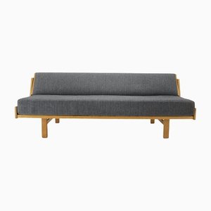 Sofá cama GE-258 de Hans J. Wegner para Getama, años 60