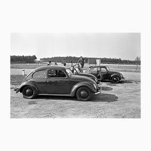 Drei Modelle des Volkswagen Käfer Parkhaus, Deutschland, 1938, Fotografie