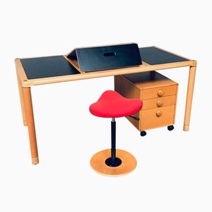 Scrivania dal design ergonomico con sgabello di Stokke, Scandinavia, anni '80, set di 3