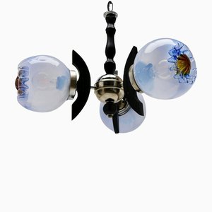 Lámpara colgante con tres esferas de vidrio transparente con inclusiones en naranja y azul de Mazzega