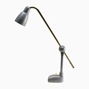 Lámpara de escritorio industrial en gris plateado con base atornillada oculta