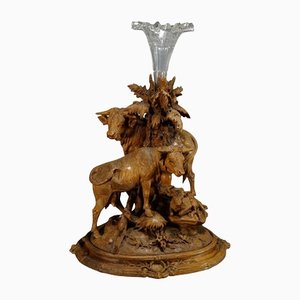 Große Schweizer Gruppe geschnitzter Rinder mit Glasvase, 1890er